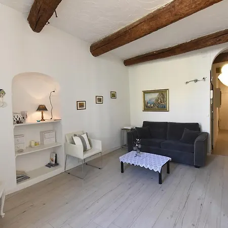 Great Flat In The Old Town Up To 4 Nizza