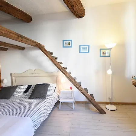 Great Flat In The Old Town Up To 4 * Nice